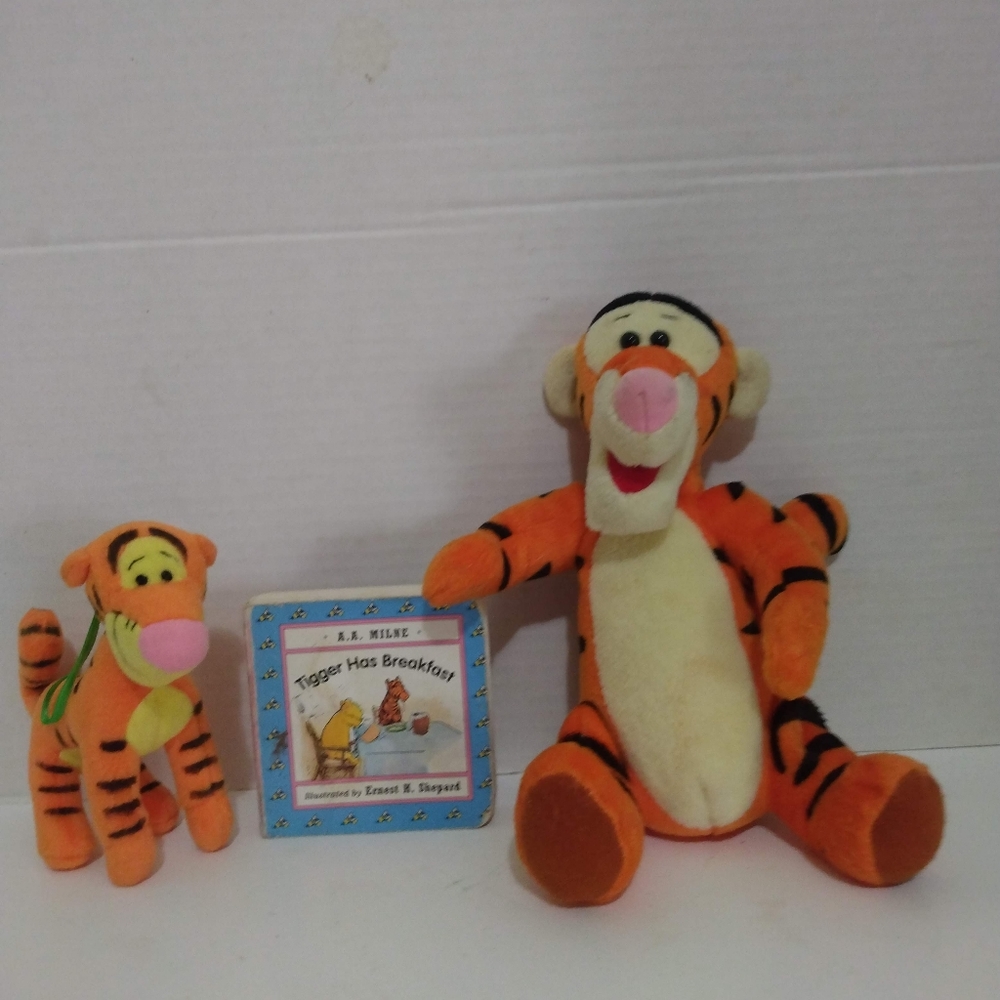 Tigger Plush & Book Bundle